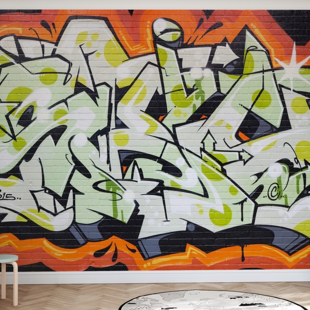 Tapet perete cu design graffiti pe un perete de caramida, in nuante de verde, negru si portocaliu.