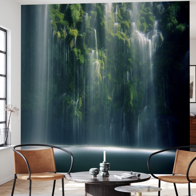 Tapet cu cascadă Mossbrae Falls în lumina soarelui