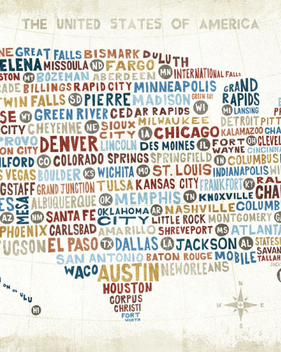 Tapet US City Map, cu harta Statelor Unite ale Americii si numele oraselor principale afisate in stil artistic.