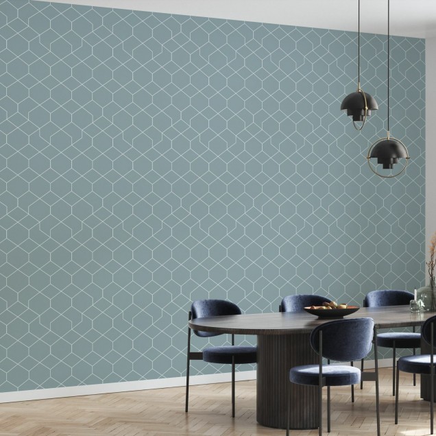 Tapet geometric Honeycomb Blue în albastru pastel cu hexagonuri subtile, ideal pentru living, dormitor, birou sau bucătărie.
