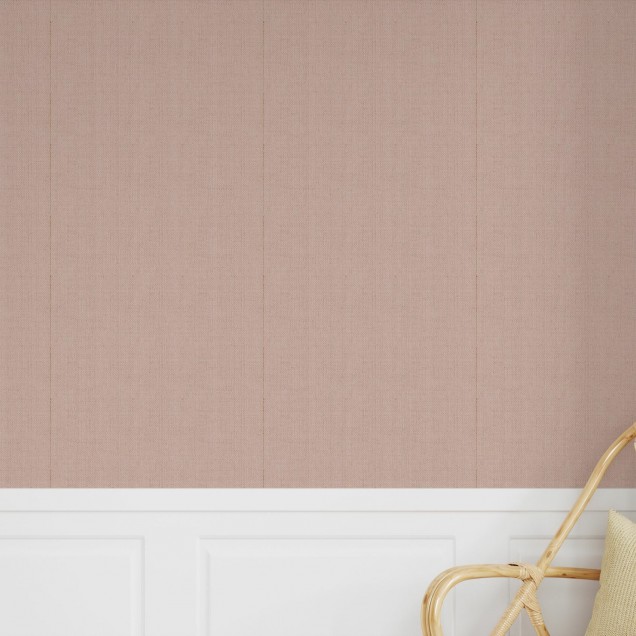 Tapet Linen Pink cu textură de pânză fină, în nuanțe delicate de roz, perfect pentru dormitor, living sau birou.