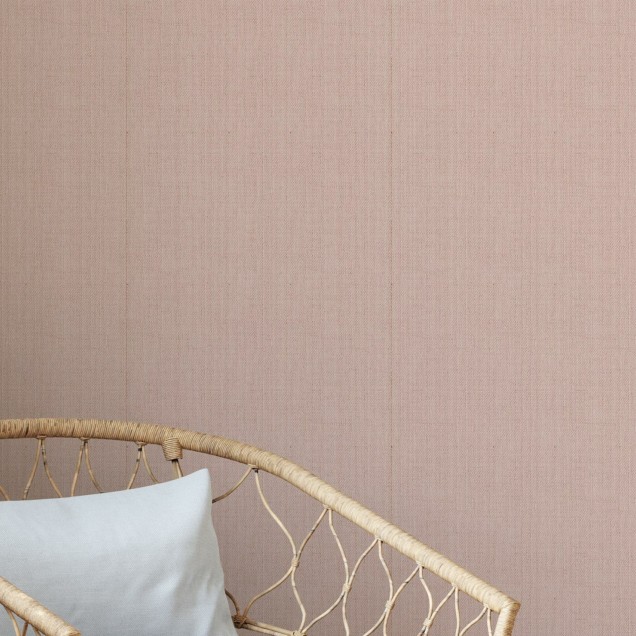 Tapet Linen Pink cu textură de pânză fină, în nuanțe delicate de roz, perfect pentru dormitor, living sau birou.