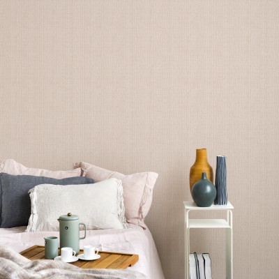 Tapet Linen Pink cu textură de pânză fină, în nuanțe delicate de roz, perfect pentru dormitor, living sau birou.