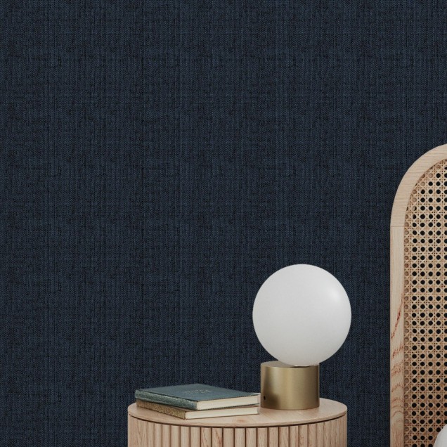 Tapet Linen Black, cu textură subtilă și o culoare neagră intensă, perfect pentru a crea un decor elegant și modern.