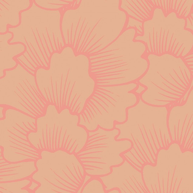 Tapet cu model floral delicat în nuanțe de coral și roz pal, pe un perete din dormitor.
