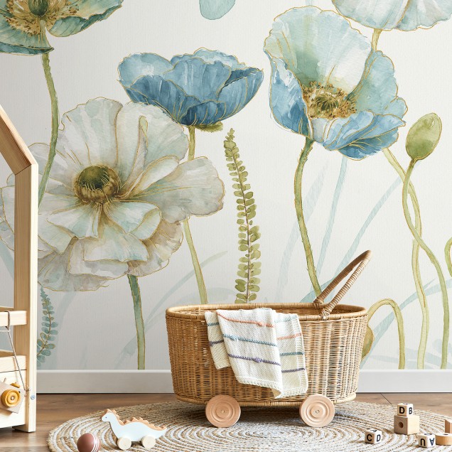 Tapet cu flori delicate, pictate cu acuarele, in culori pastelate, perfect pentru dormitor.