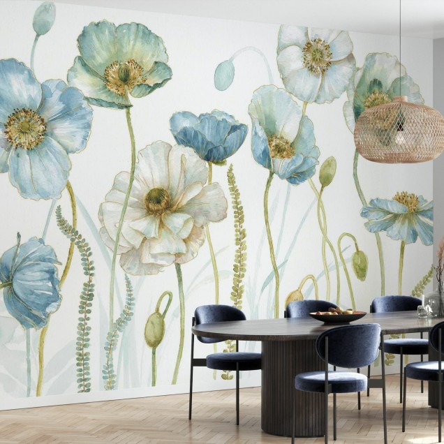 Tapet cu flori delicate, pictate cu acuarele, in culori pastelate, perfect pentru dormitor.