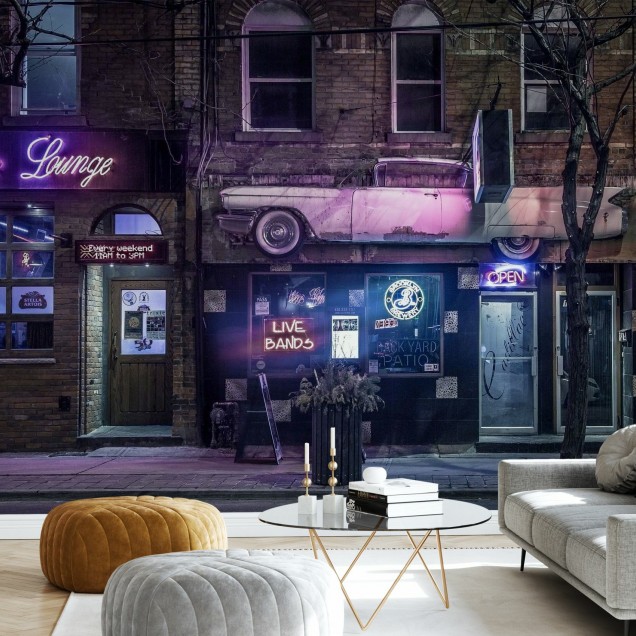 Tapet Urban Lounge cu imagine a unei străzi din New York, cu un bar cu neonuri și o mașină retro elegantă.