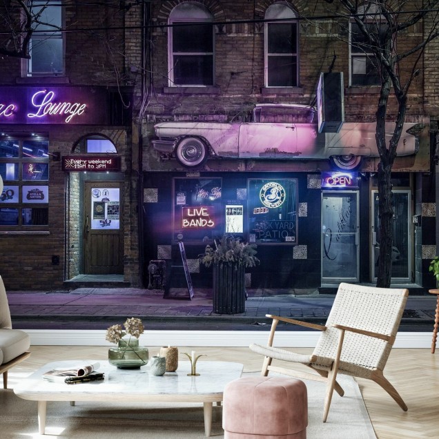 Tapet Urban Lounge cu imagine a unei străzi din New York, cu un bar cu neonuri și o mașină retro elegantă.