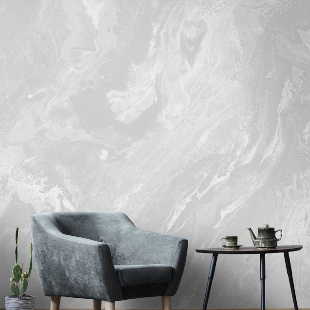 Tapet Brume, Silver Dust, cu design abstract în nuanțe de gri și argintiu, perfect pentru living, dormitor sau hol.