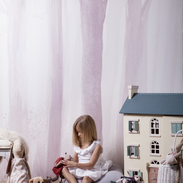 Trees, Pink, Photowall, tapet cu design minimalist cu o pădure estompată în nuanțe de roz pal, perfect pentru dormitorul copiilor