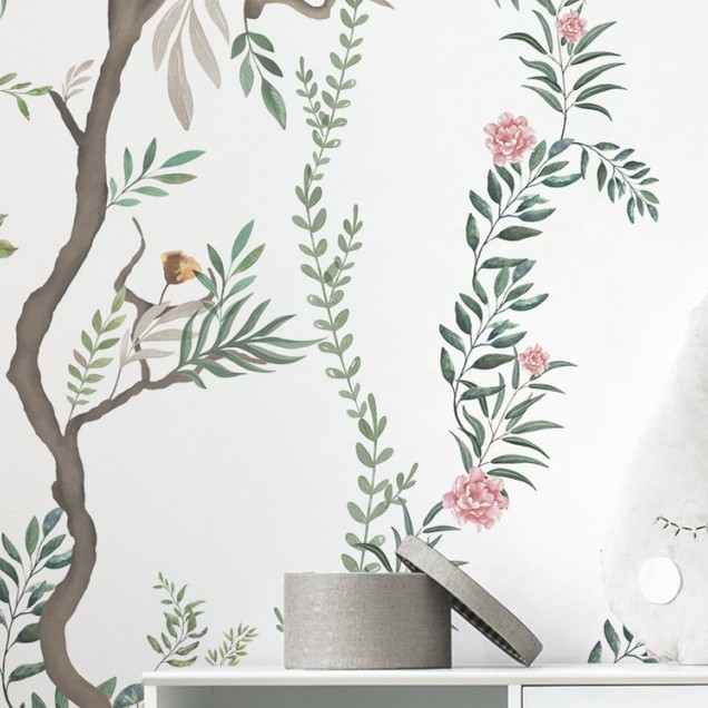 Tapet cu design modern și inspirat de natură, cu nuanțe de verde și detalii delicate de flori și păsări.