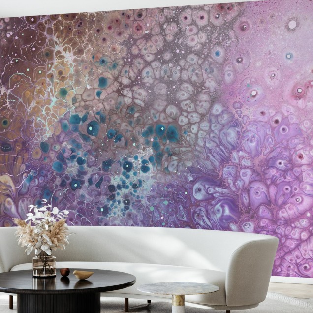 Tapet abstract Aura Cosmogony cu nuanțe de liliac și violet, perfect pentru a adăuga un strop de mister și farmec în orice cameră.