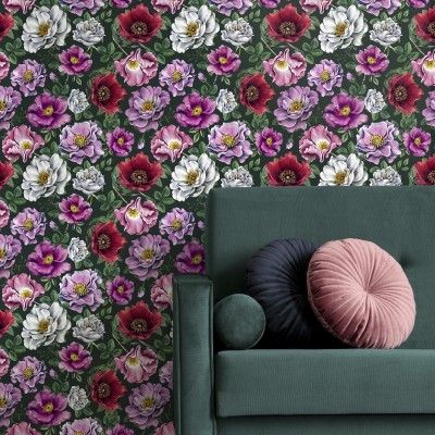 Tapet floral Kerstin cu nuanțe delicate de roz, alb și roșu pe un fundal verde închis