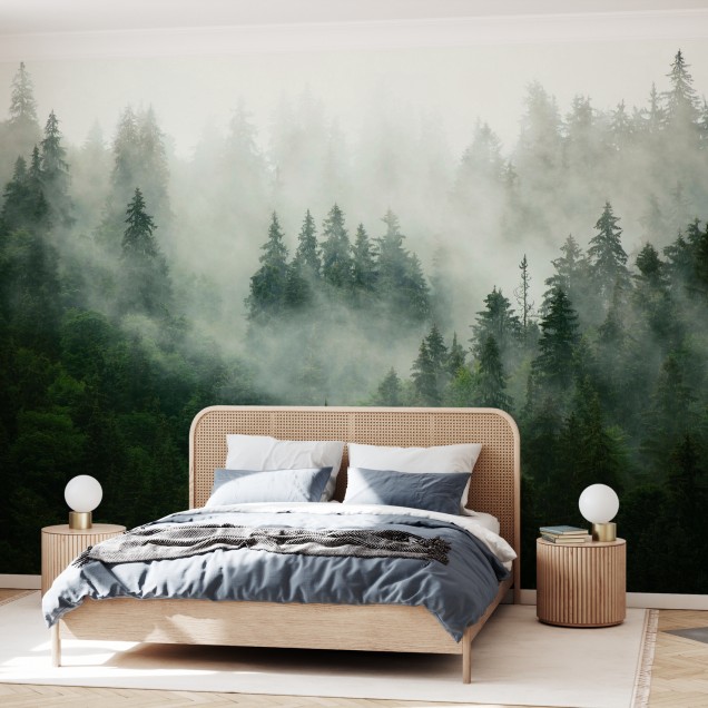Fototapet cu o pădure cețoasă, creând o atmosferă misterioasă și relaxantă.