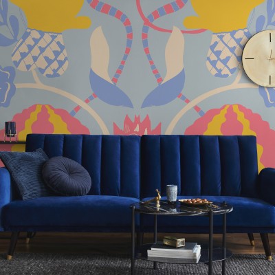 Tapet floral abstract In Bloom Blue cu tonuri pastelate de albastru, galben și roz