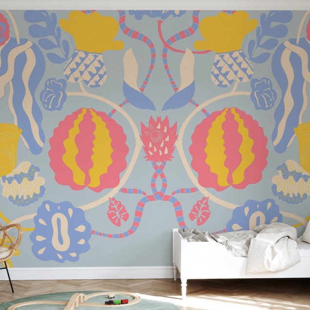 Tapet floral abstract In Bloom Blue cu tonuri pastelate de albastru, galben și roz