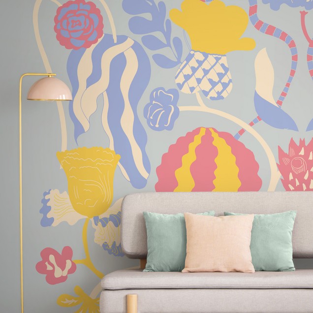 Tapet floral abstract In Bloom Blue cu tonuri pastelate de albastru, galben și roz