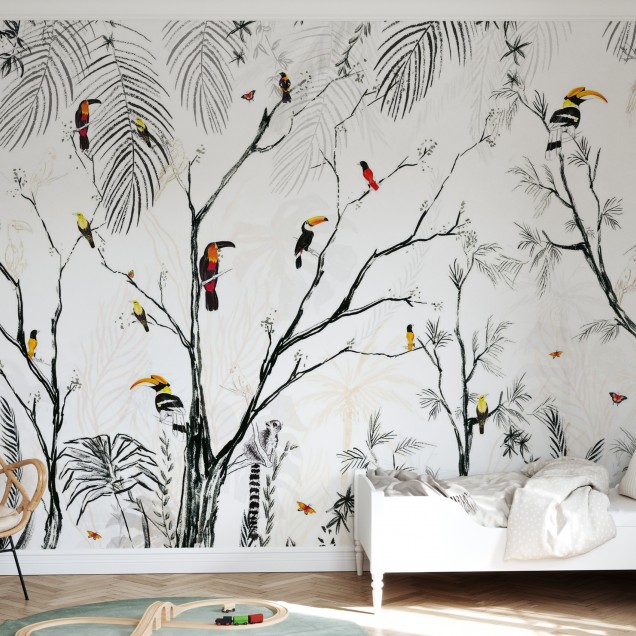 Tapet tropical cu design elegant, cu tușe fine de negru pe fond alb, reprezentând o pădure tropicală vibrantă.