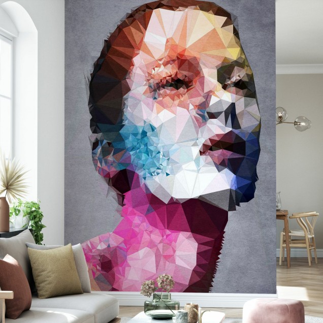 Tapet geometric cu o față formată din triunghiuri de diverse culori, ideal pentru un living sau dormitor modern.