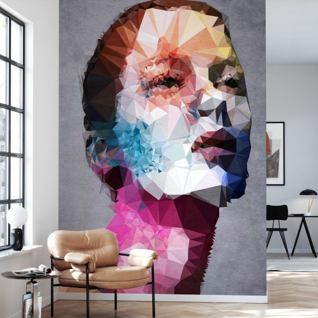 Tapet geometric cu o față formată din triunghiuri de diverse culori, ideal pentru un living sau dormitor modern.