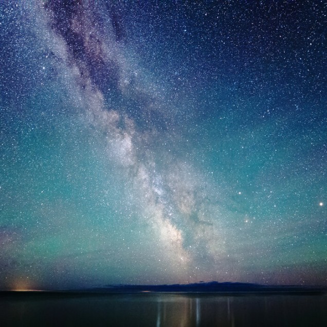 Tapet Milky Way Night Sky cu cerul nopții presărat cu stele strălucitoare