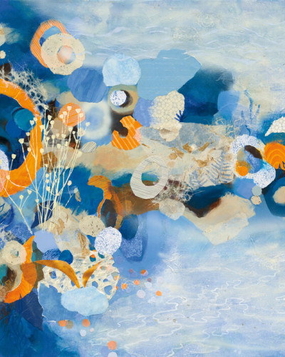 Tapet abstract Nantucket Summer cu nuanțe de albastru, galben și gri.