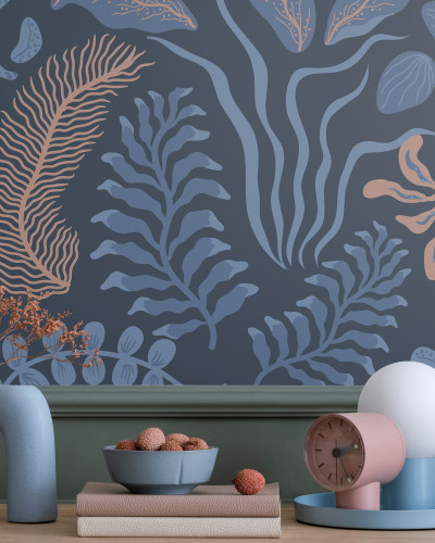 Tapet cu model floral abstract în nuanțe de roz pudrat și albastru pastelat