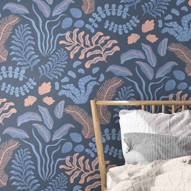 Tapet cu model floral abstract în nuanțe de roz pudrat și albastru pastelat