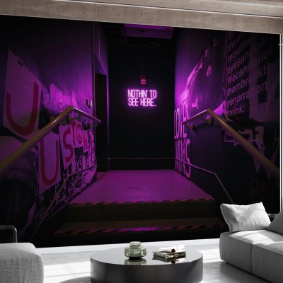 Wallpaper cu iluminare violet și un mesaj misterios, perfect pentru decorarea camerei