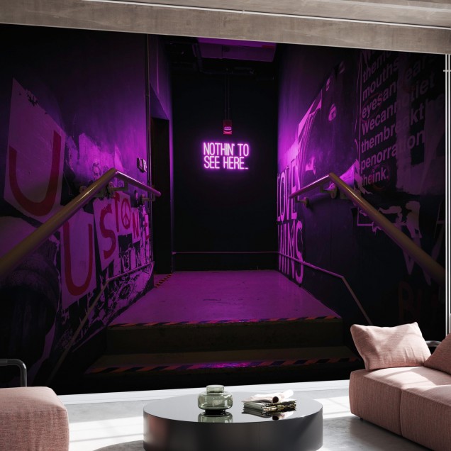 Wallpaper cu iluminare violet și un mesaj misterios, perfect pentru decorarea camerei