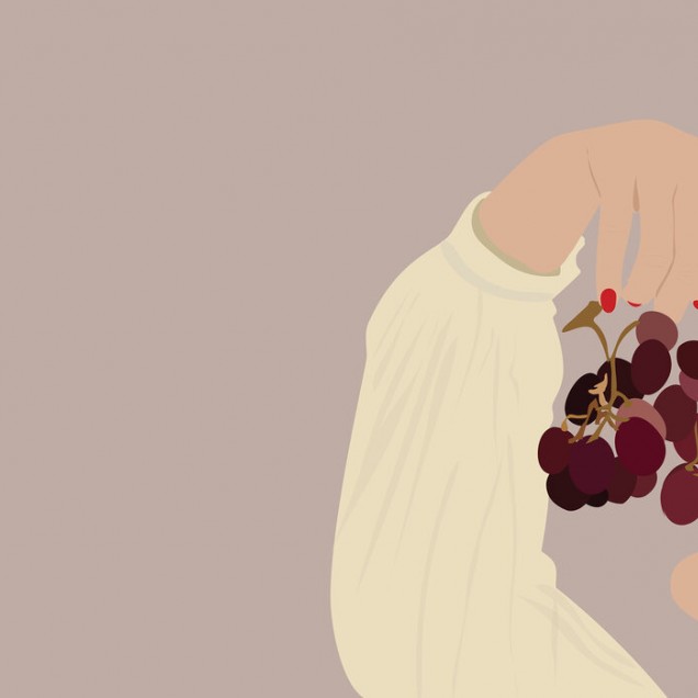 Fototapet minimalist cu un mănunchi de struguri și o gură ce degustă o boabă de strugure.