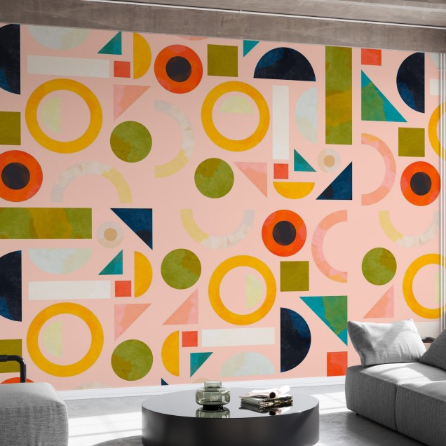 Tapet geometric cu model abstract, în culori vibrante, cu cercuri, pătrate și triunghiuri, pe o bază roz pal