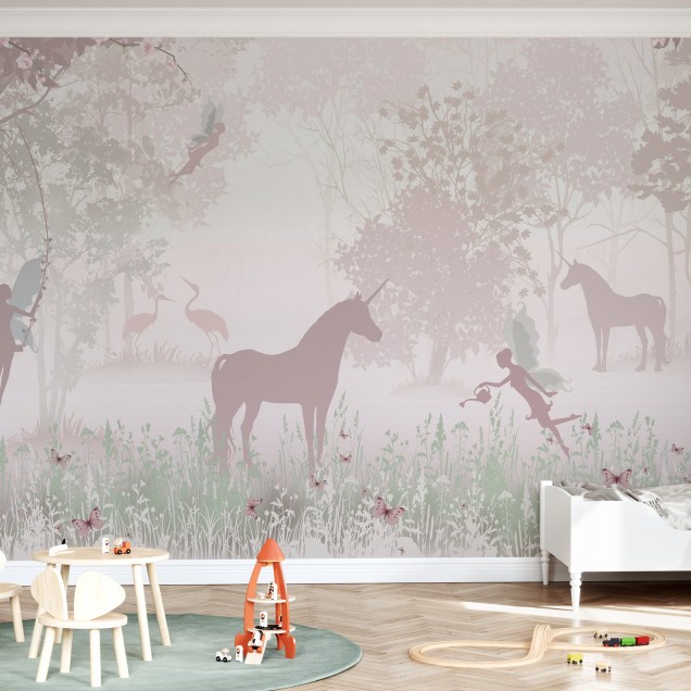 Fototapet cu unicorni și zâne într-o cameră de copii decorată