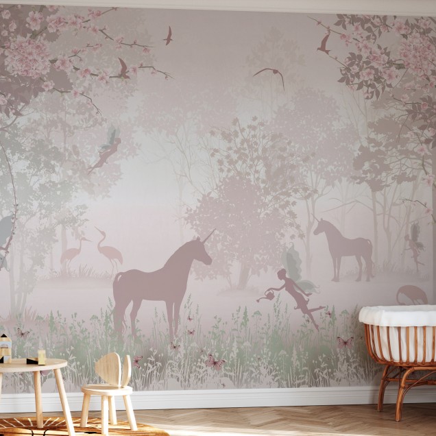 Fototapet cu unicorni și zâne într-o cameră de copii decorată