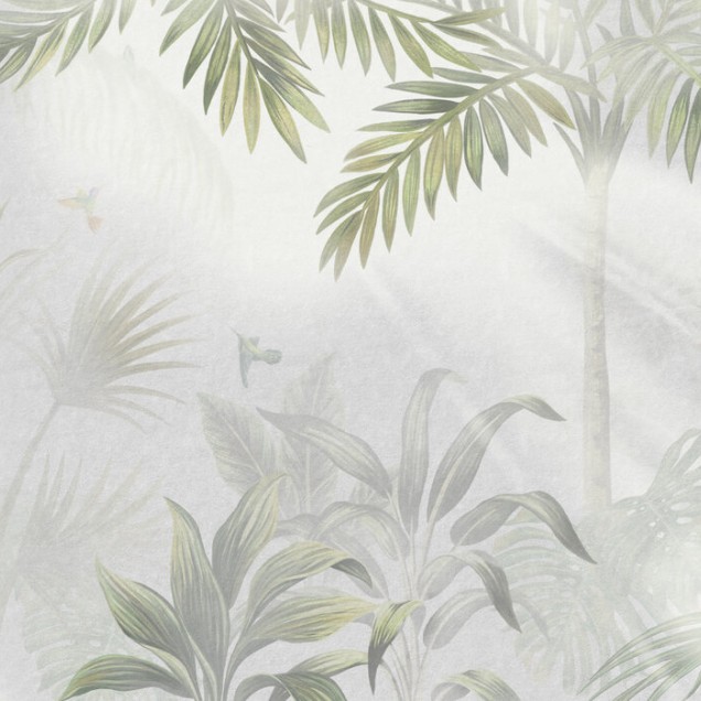 Tapet Foggy Jungle, Olive, cu un design tropical cu frunze de palmier și accente de verde vibrant.