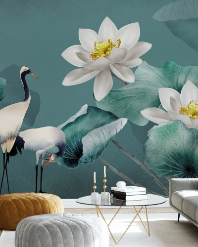 Wallpaper floral asiatic cu flori de lotus albe și cocori pe un fundal verde smarald