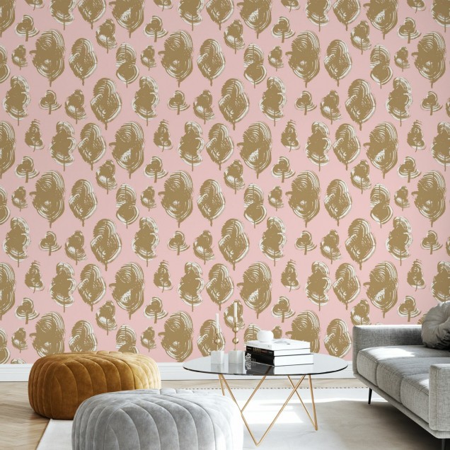 Leaves, Peach Caramel wallpaper, cu un design modern cu frunze in tonuri de piersica si caramel pe fundal roz pal