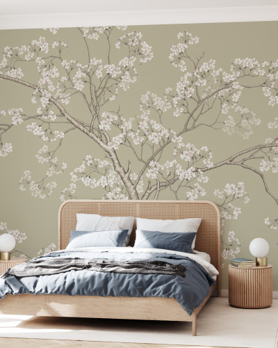 Tapet floral cu flori albe delicate pe un fundal verde deschis, decorând un dormitor.