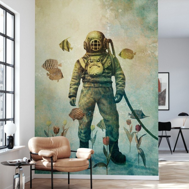 Tapet Deep Sea Garden cu un scafandru în costum tradițional, înconjurat de pești colorați și flori delicate.