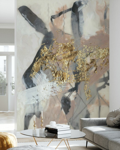 Fototapet abstract cu tonuri blush și accente aurii într-un living modern.