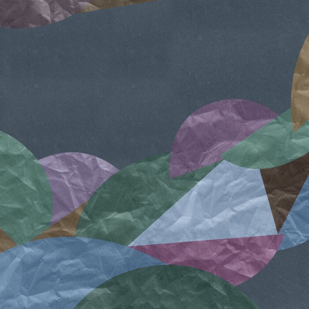 Wallpaper cu design abstract, forme geometrice colorate pe un fundal albastru inchis.