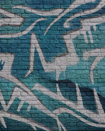 Fototapet cu graffiti turquoise pe zid de cărămidă