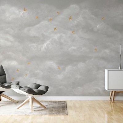 Tapet cu nori pufoși și rândunele galbene, bej, cu un design minimalist și elegant. Perfect pentru living, dormitor sau birou.