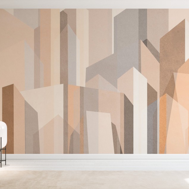 Tapet geometric City Forms III cu nuante calde de bej si gri, aplicat intr-un living cu mobilier modern.