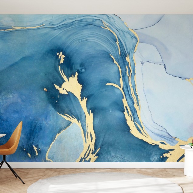 Tapet abstract Sea Whirl cu nuanțe de albastru și accente aurii, inspirat de apele mării.
