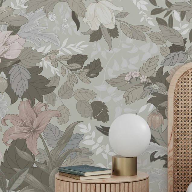 Imagine cu wallpaper floral, Allure, Forgotten Memories, cu flori delicate și culori pastelate, într-un living modern.
