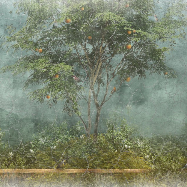 Tapet foto Old Frayed Painted Wall cu textură veche și pictură a unui copac cu fructe și păsări.