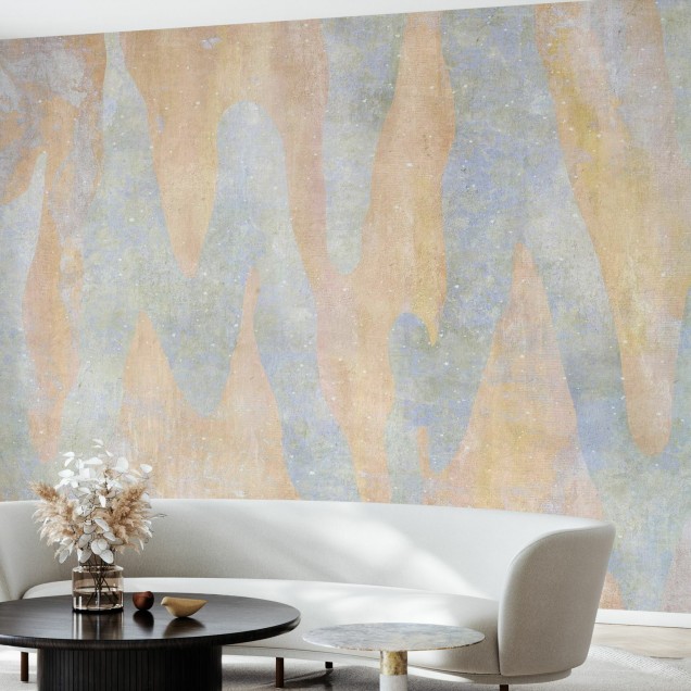 Aracio II - Tapet decorativ cu un design minimalist si culori calde, in living, in spatele unei mese de dining.