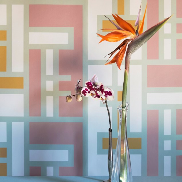 Tapet geometric modern cu cărămizi pastelate, cu un design elegant și sofisticat, perfect pentru a adăuga un accent de culoare și textură pereților